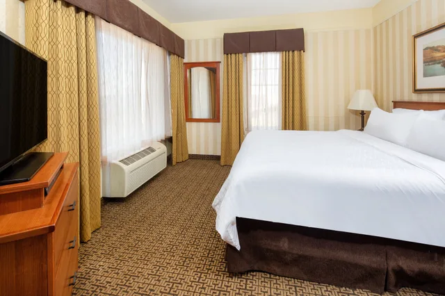 غرفة قياسية بسرير كينج بإطلالة على المدينة، Holiday Inn Express Hotel Suites Astoria 3/10