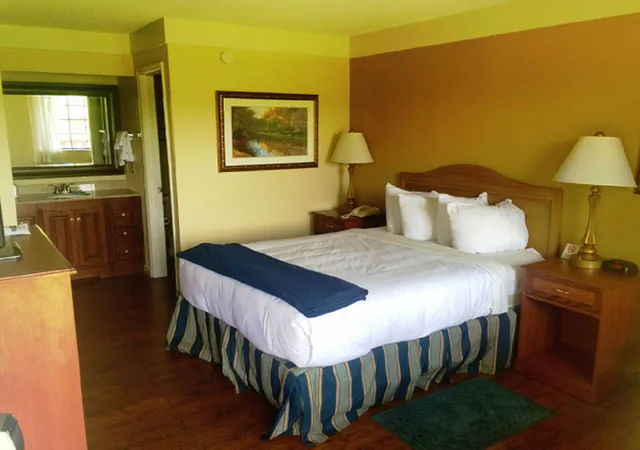 غرفة بسرير كوين، The Smokehouse Lodge and Cabins 1/2