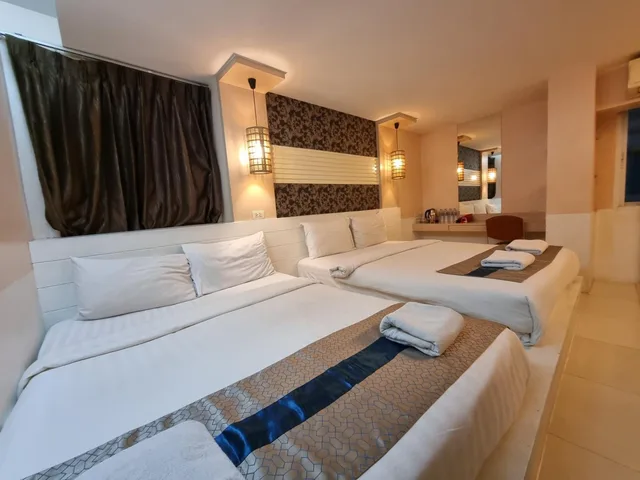 غرفة عائلية بسريرين كوين، The Cozi Inn Bangkok 2/2