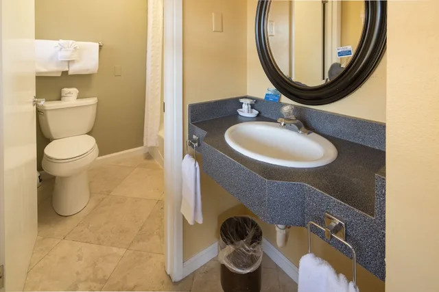غرفة قياسية بسرير كوين، Sea Breeze Inn And Cottages 6/6