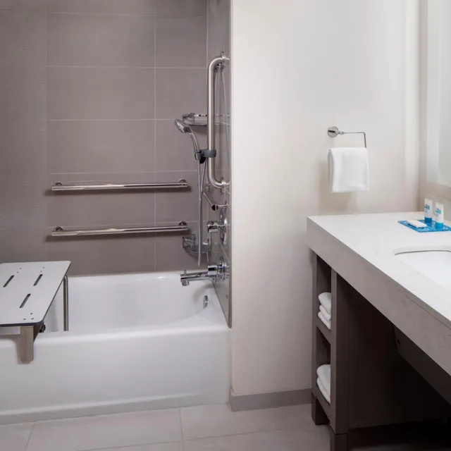 Room, King Bed, Den, Accessible، Hyatt House Tallahassee Capitol - University 4/4