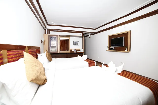 Premium, Double Bed, Hill View, Smoking، Hotel Sikkim Tourist Centre 1/7