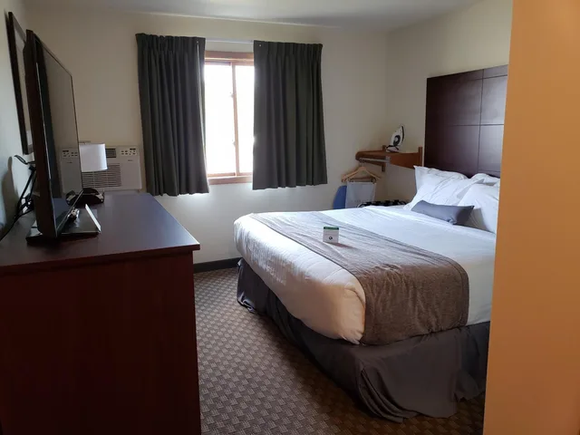 غرفة بسرير مزدوج، Cobblestone Inn & Suites Merrill 2/7