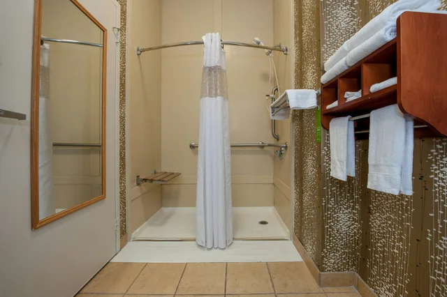 غرفة بسرير كوين لذوي الإعاقة، Hampton Inn By Hilton Bowling Green 3/3