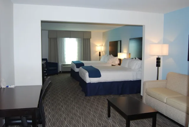 Suite, King Bed, Extra Floor Space, Holiday Inn Express Suites Springville South Provo Area 4/6