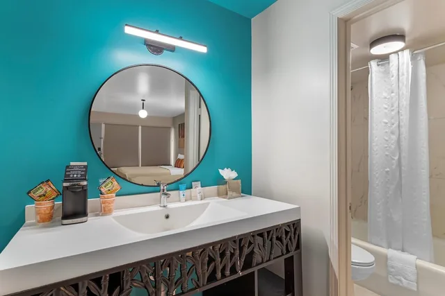 غرفة قياسية بسرير كينج بإطلالة على الفناء، Heights House Hotel - Houston Heights Downtown, an Ascend Collection Hotel 10/10