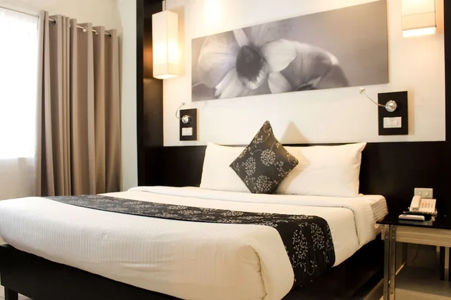 غرفة بريميوم بسرير كوين، Executive Hotel Manila 3/7