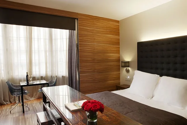 غرفة ديلوكس ثلاثية بسريرين منفصلين مع أريكة، Gran Derby Suite Hotel 2/3