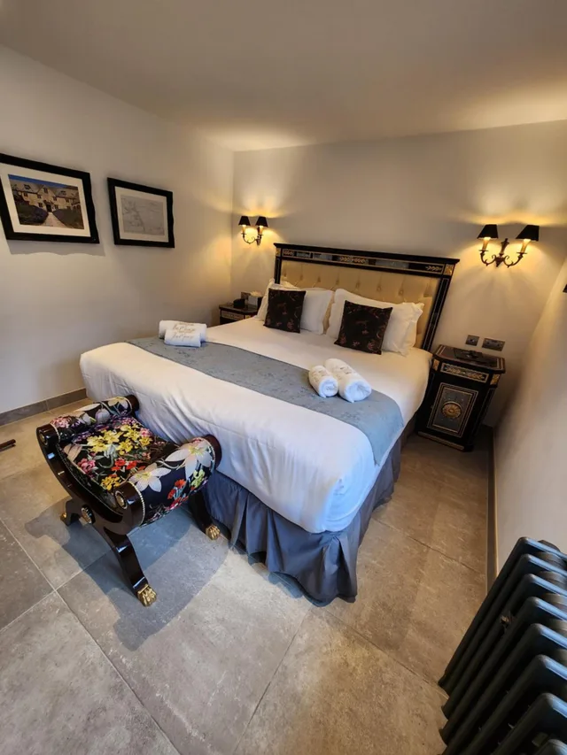 House, Double or Twin Bed، Weston Manor 2/10