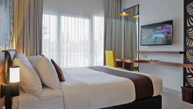 غرفة بسرير كوين بشرفة، Front One Resort Magelang 5/10