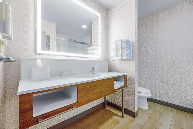 Study, King Bed, Sofa، Hampton Inn & Suites New Braunfels 10/10