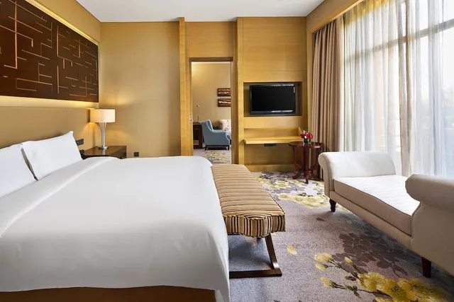 غرفة قياسية بسرير كينج بشرفة، Crowne Plaza Ordos 5/5