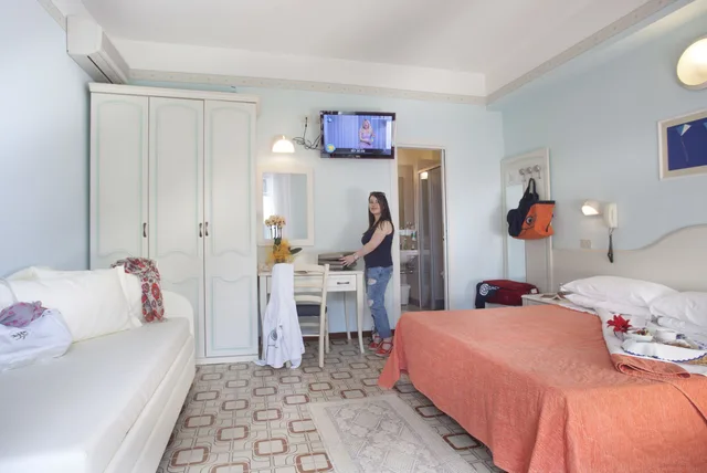 غرفة رباعية، Hotel Cadiz 1/3