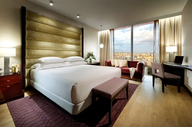 غرفة كلوب بسرير كينج، Hyatt Regency Barcelona Tower 1/1