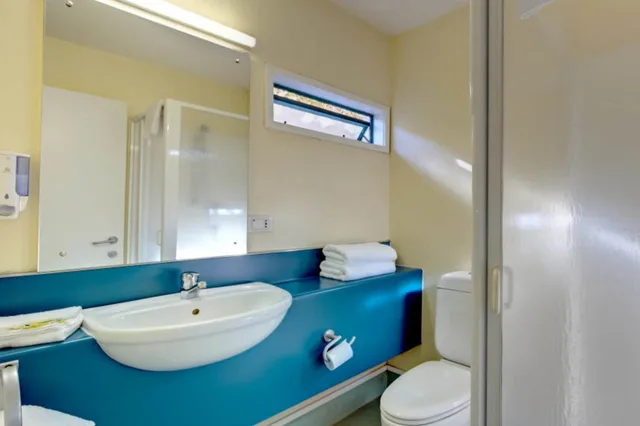1 Bedroom, Apartment, Queen and Twin Beds, RAYLAND MOTEL 2/2