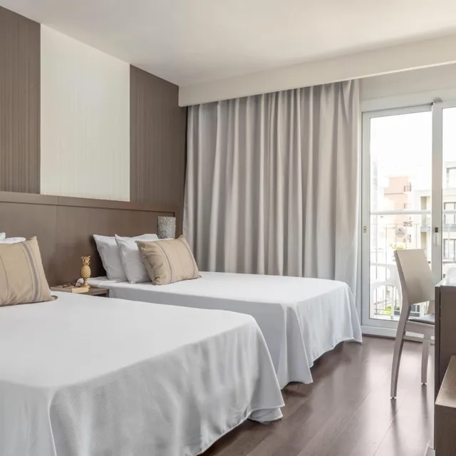 غرفة كلاسيكية رباعية، The Place Mariner - Adults Only 6/10