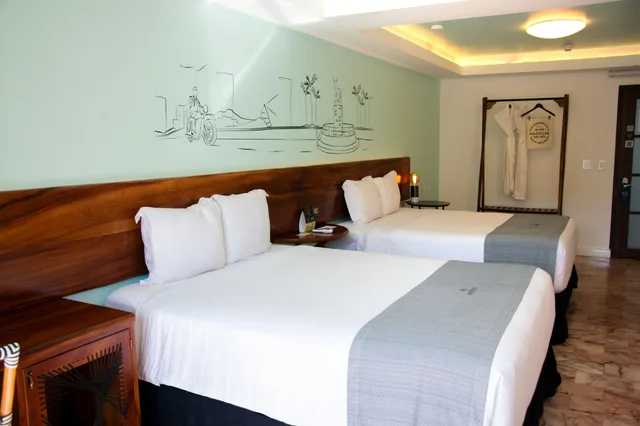 Happy Nest, Sunset, 2 Queen Beds, The Xperience by g - Adults Only 3/8