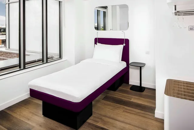 غرفة بسرير فردي، YOTEL London City, Select by Hilton 1/4