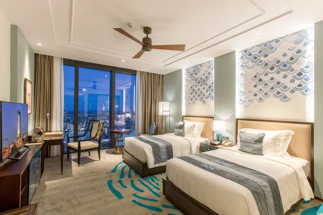 جناح رئاسي بسرير كينج وسريرين منفصلين، Melia Vinpearl Hue 1/5