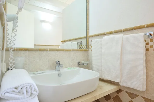 غرفة كلاسيكية ثلاثية بسرير مزدوج وسرير فردي، Cala Fiorita 5/6