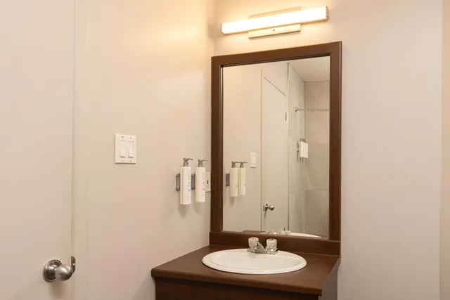 غرفة ثلاثية، Hotel Du Nord 8/8