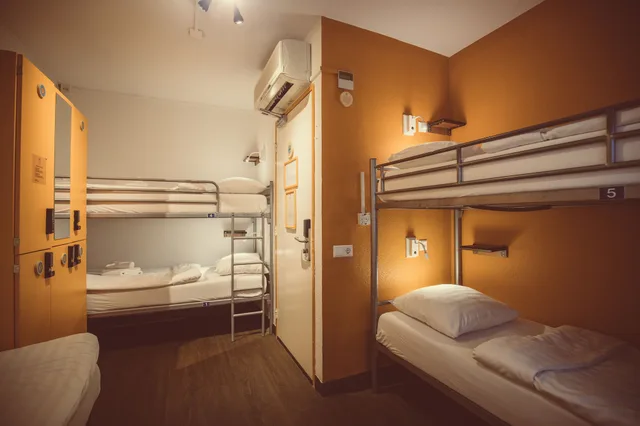 Mixed Dorm, 6 People, 3 Bunk Beds, Shared Bathroom، Tourist Inn 3/5