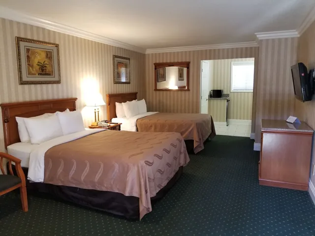 Standard, 2 Queen Beds, Accessible, Quality Inn Suites Anaheim Maingate 2/5