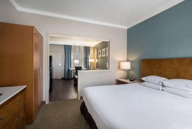 Suite, King Bed, Balcony, MainStay Suites Orange County John Wayne Airport 2/5