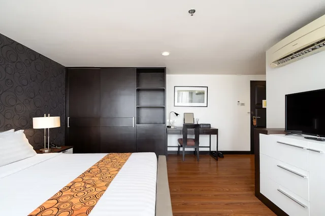 Superior, King Bed, Lily Hotel Bangkok 2/10