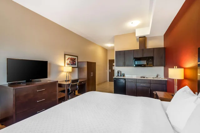 جناح بسرير كينج، Best Western Plus Kindersley Hotel 1/4