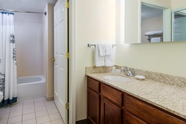 1 Bedroom, Suite, Queen Bed, Sofa, Residence Inn by Marriott Charlotte SouthPark 5/5
