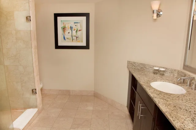 Suite, 2 Queen Beds, Intracoastal View, Balcony, GALLERYone - a DoubleTree Suites by Hilton Hotel 4/4