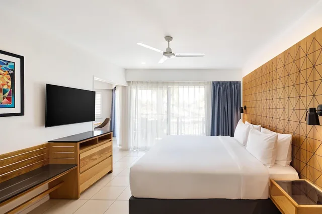 جناح بسرير كينج بإطلالة على الحديقة بغرفة نوم واحدة، Radisson Blu Resort Fiji Denarau Island 1/4