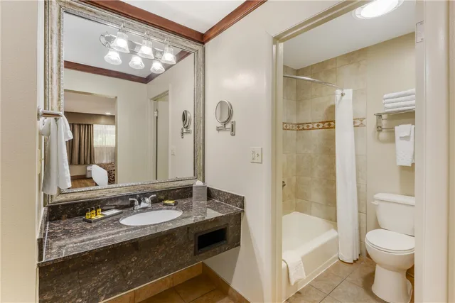 غرفة بسرير كينج، Best Western Plus Greenwell Inn 4/4