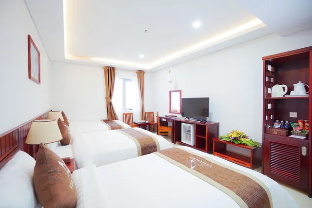 غرفة سوبيريور ثلاثية بسرير كوين وسرير فردي، Vinh Hoang Hotel 3/4