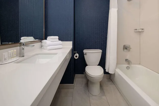 غرفة بسريرين كوين بحوض استحمام لذوي الإعاقة، Fairfield Inn & Suites Spokane Downtown 8/8