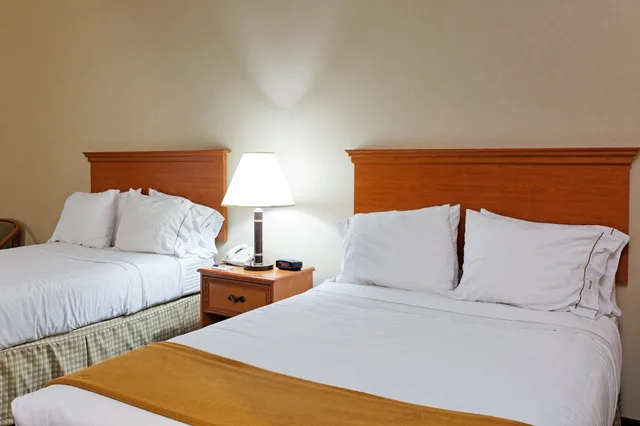 Standard, 2 Double Beds, Extra Floor Space، Holiday Inn Express Hotel And Suites Sylacauga 3/3