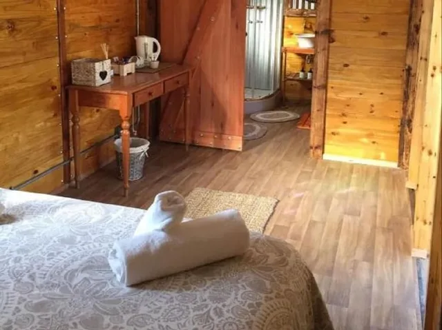 غرفة بسرير فردي، Sunbird Guest House 2/2