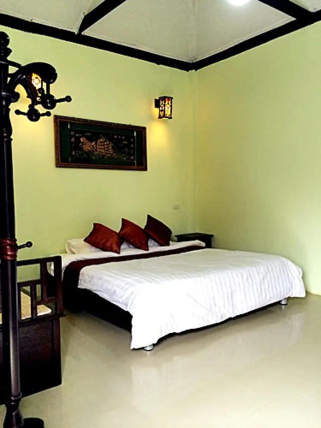 Batan Bungalow, King Bed، The Natural Yurt Resort At Khao Kho 2/7