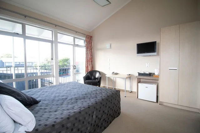 Apartment, 2 King Beds, Balcony, The Avenue Hotel 1/8