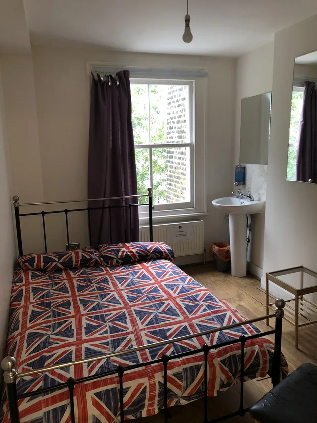 Standard, Double Bed, Shared Bathroom, Saint James Backpackers 4/5
