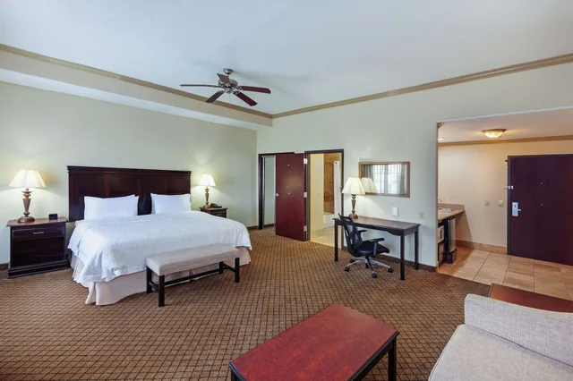 استوديو بسرير كينج بشرفة مع أريكة، Hampton Inn Suites Galveston 2/9