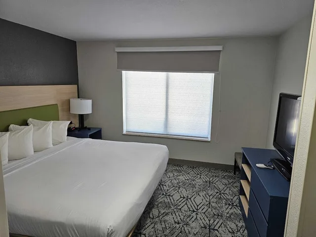 Room, King Bed, Country Inn Suites By Radisson Savannah I 95 North Ga 1/20