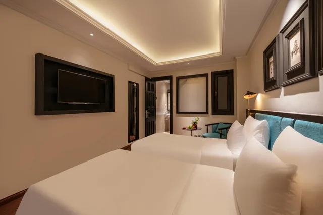 Connecting, Family, Champton Hanoi Hotel 1/2