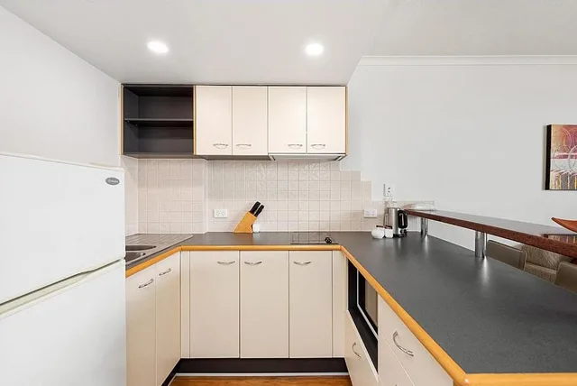 1 Bedroom, Executive, King Bed, CENTRAL COSMO APARTMENTS 8/10
