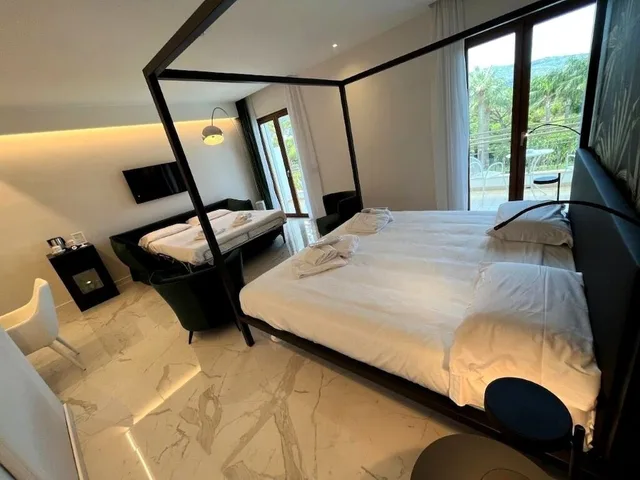 Junior Suite, Studio, King Bed, Pool View, Sofa، Hotel Alpha 2/2