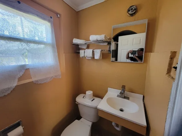 غرفة بسريرين منفصلين للمدخنين، Relax Inn Daingerfield Near Mount Pleasant TX 1/1