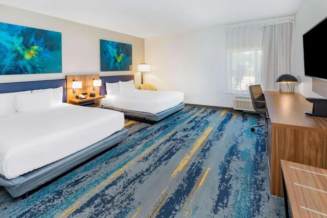 غرفة رباعية بسريرين كوين لذوي الإعاقة، La Quinta Inn & Suites by Wyndham Texas City I 45 1/3
