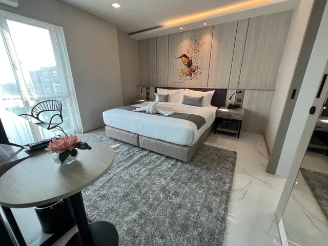 غرفة بريميير بسرير كينج، ARNI Skye Hotel 1/2