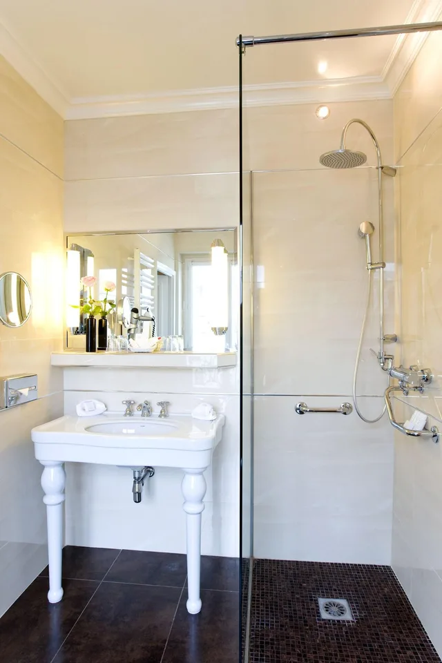جناح بسرير كينج، Hotel Regina Louvre 9/10